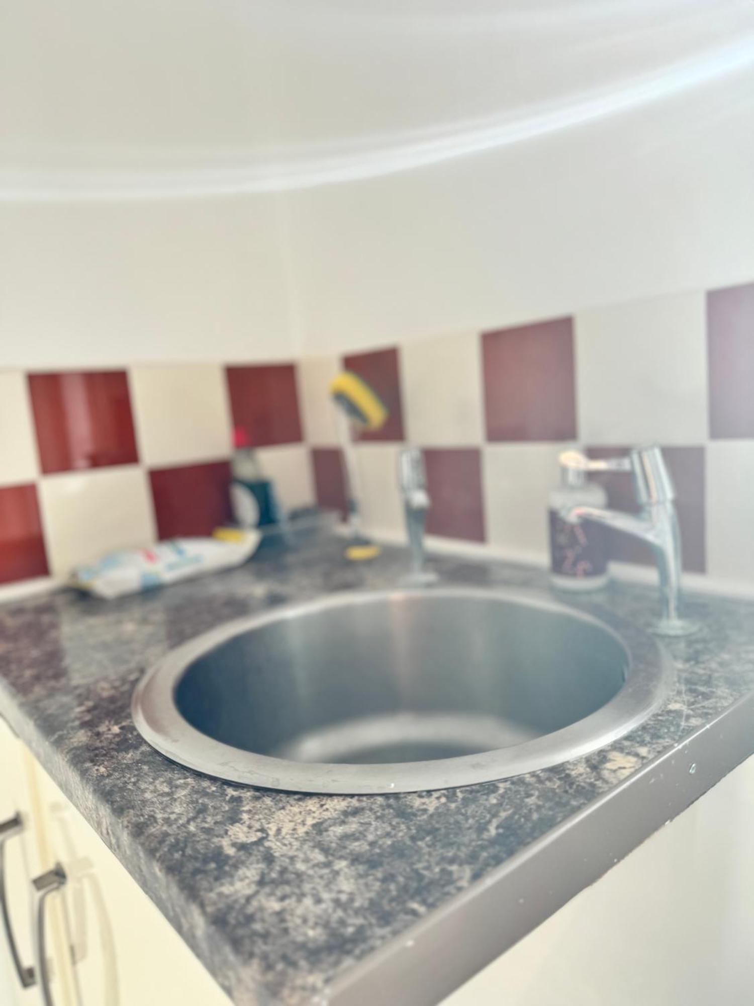 1 Bed With Kitchenette And Bathroom Oksford Zewnętrze zdjęcie